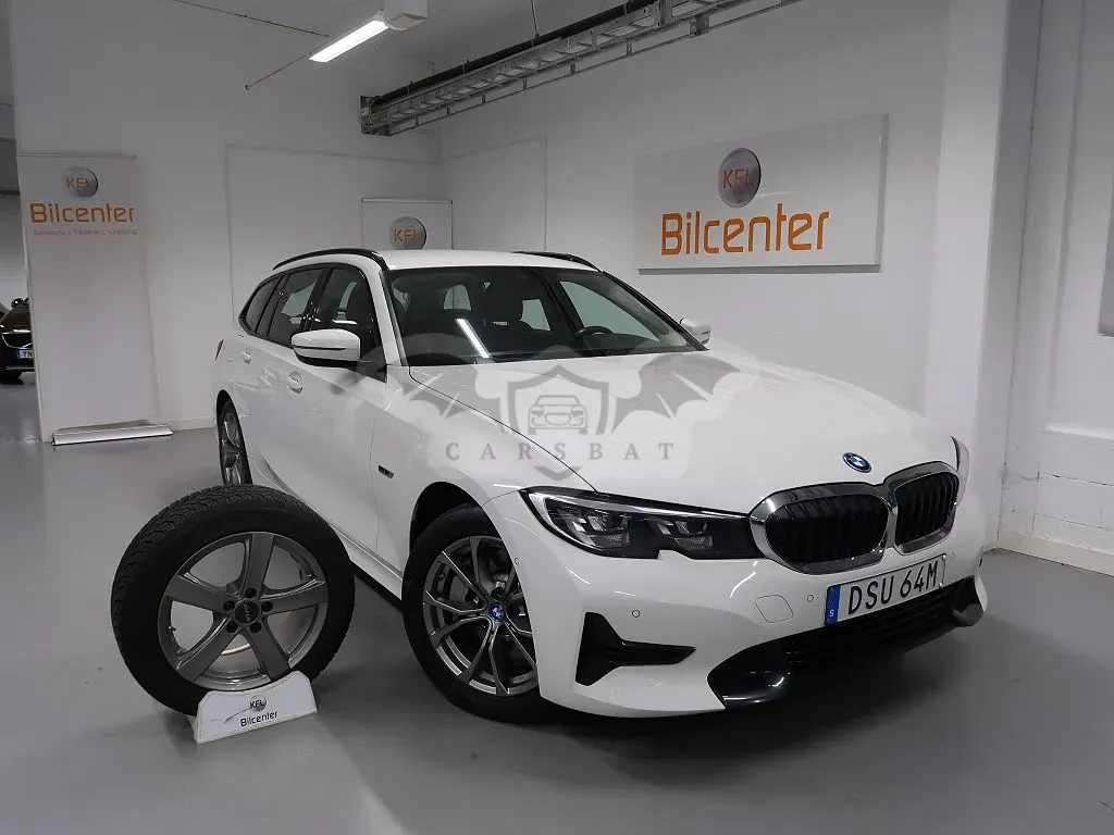 BMW 3 Series 330e 2022