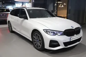 BMW 3 Series 330e 2022
