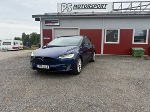 Tesla Model X 2021