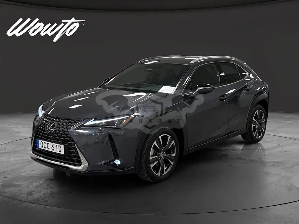 Lexus UX 2025