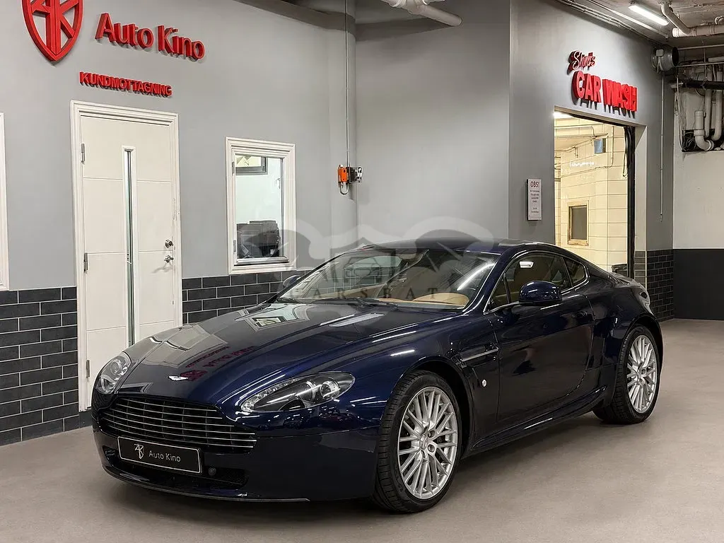 Aston Martin Vantage 2010
