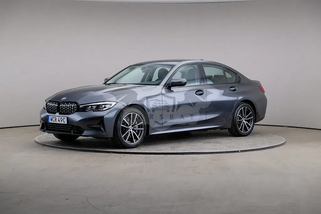 BMW 3 Series 330e 2021