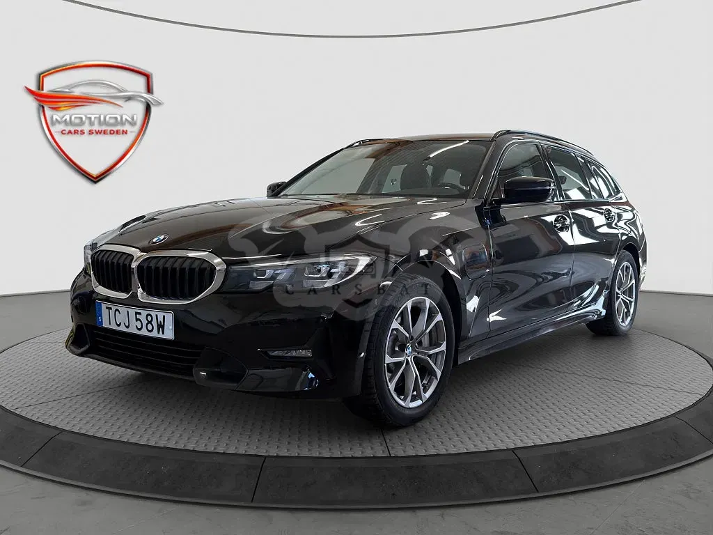BMW 3 Series 330e 2021