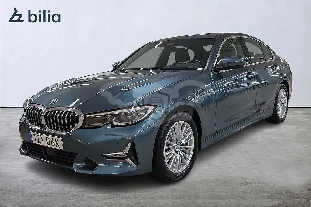 BMW 3 Series 330e 2021