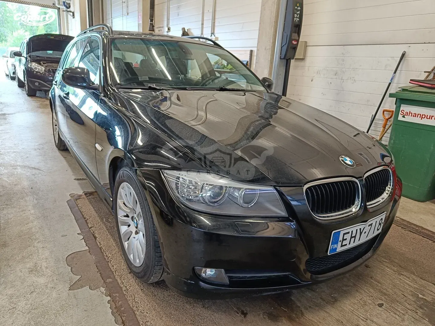 BMW 3 Series 318i 2010
