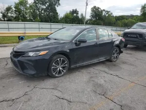 Toyota Camry SE 2.5L 4 2020