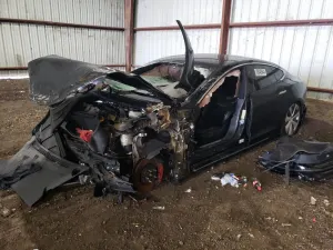 Tesla Model S 2021