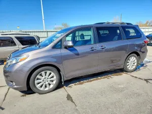 Toyota Sienna 3.5L 6 2015