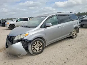 Toyota Sienna 3.5L 6 2011
