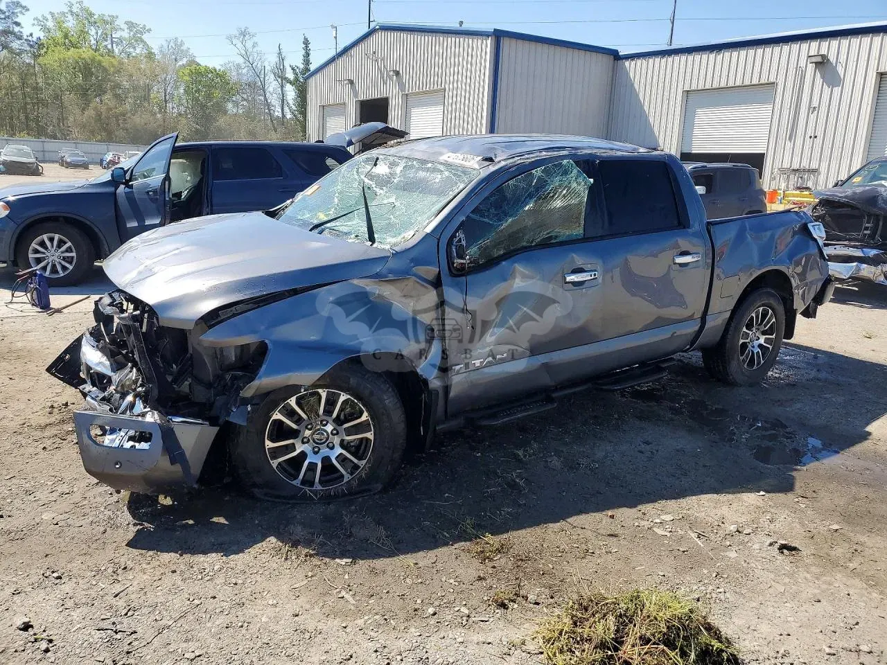 Nissan Titan 5.6L 8 2021