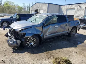 Nissan Titan 5.6L 8 2021