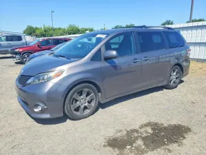 Toyota Sienna 3.5L 6 2017