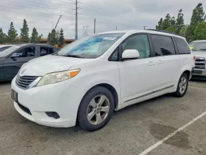 Toyota Sienna 3.5L 6 2014