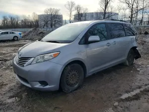 Toyota Sienna 3.5L 6 2016
