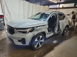 Volvo XC40 2.0L 4 2024