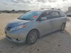Toyota Sienna 3.5L 6 2016