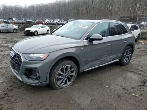 Audi Q5 2.0L 4 2025