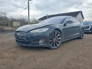 Tesla Model S 2015