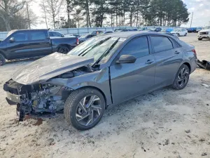 Hyundai Elantra 2.0L 4 2025
