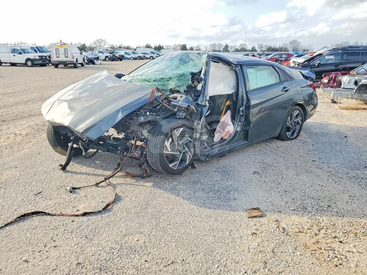 Hyundai Elantra 2.0L 4 2025