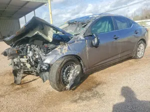 Nissan Sentra 2.0L 4 2023