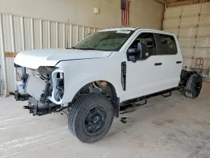 Ford F-250 7.3L 8 2025