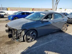 Hyundai Elantra 2.0L 4 2025