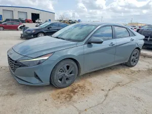Hyundai Elantra 2.0L 4 2022