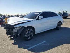 Hyundai Elantra 2.0L 4 2025