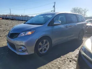 Toyota Sienna 3.5L 6 2014