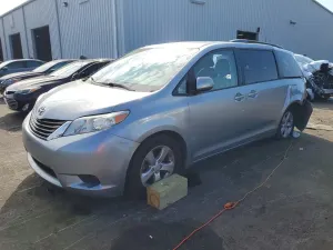 Toyota Sienna 3.5L 6 2014