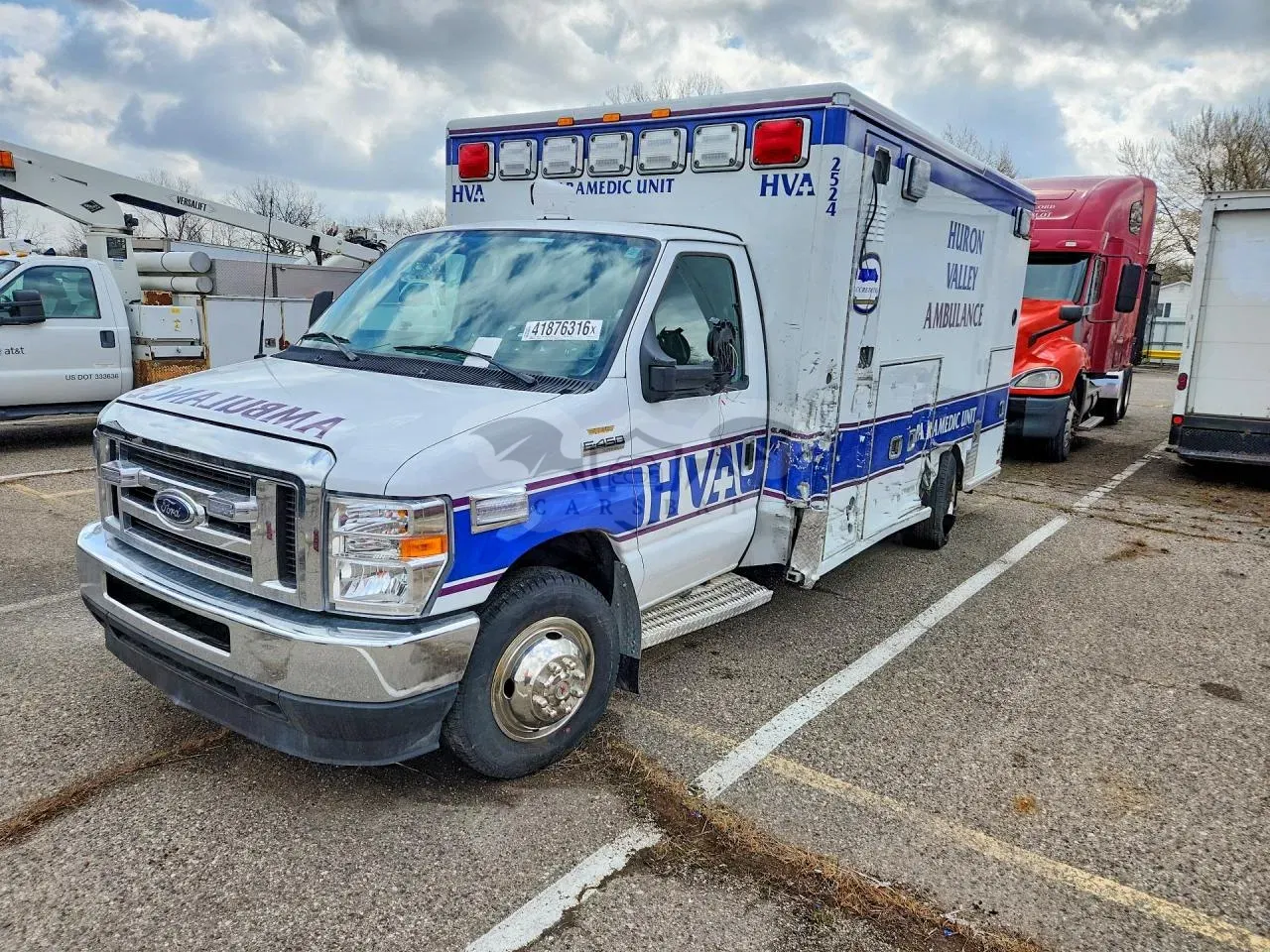 Ford E-450 7.3L 8 2025