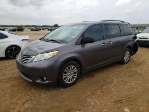Toyota Sienna 3.5L 6 2017