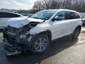 Toyota Highlander 3.5L 6 2019