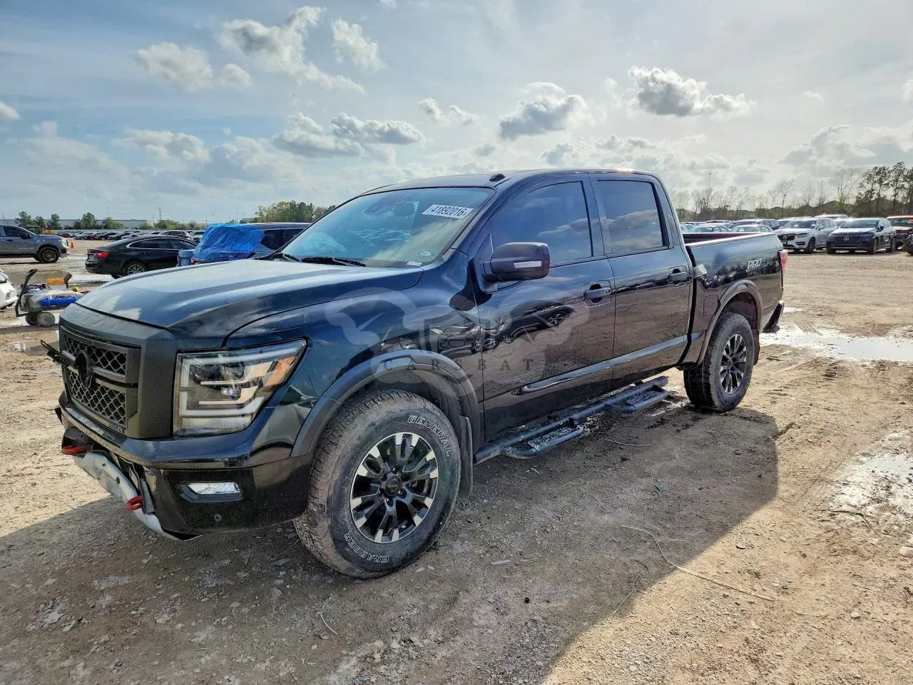 Nissan Titan 5.6L 8 2021