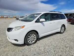 Toyota Sienna 3.5L 6 2013