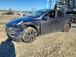 Tesla Model Y 2025