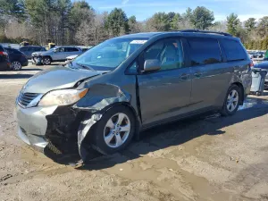 Toyota Sienna 3.5L 6 2014