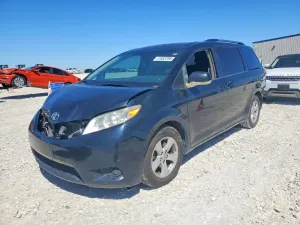 Toyota Sienna 3.5L 6 2016