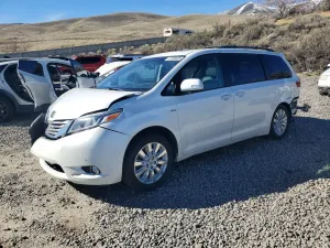 Toyota Sienna 3.5L 6 2016