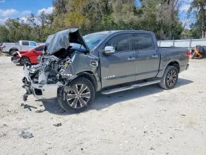 Nissan Titan 5.6L 8 2017