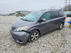 Toyota Sienna 3.5L 6 2015