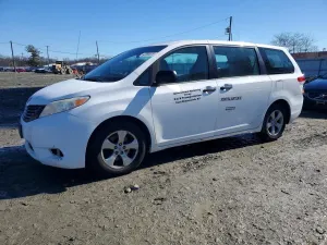 Toyota Sienna 3.5L 6 2014