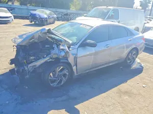 Hyundai Elantra 2.0L 4 2025