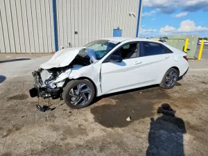 Hyundai Elantra 2.0L 4 2025