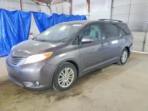 Toyota Sienna 3.5L 6 2015
