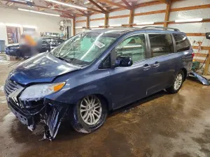 Toyota Sienna 3.5L 6 2015