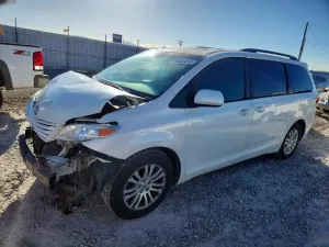 Toyota Sienna 3.5L 6 2017