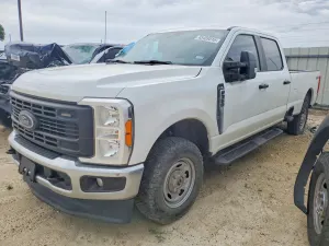 Ford F-350 6.8L 8 2023