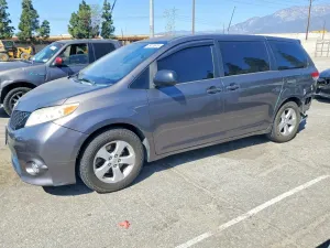 Toyota Sienna 3.5L 6 2013